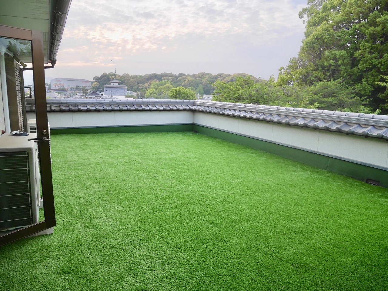 人工芝施工事例 屋上緑化で素敵な空間を 人工芝販売 施工 スマイルグリーン